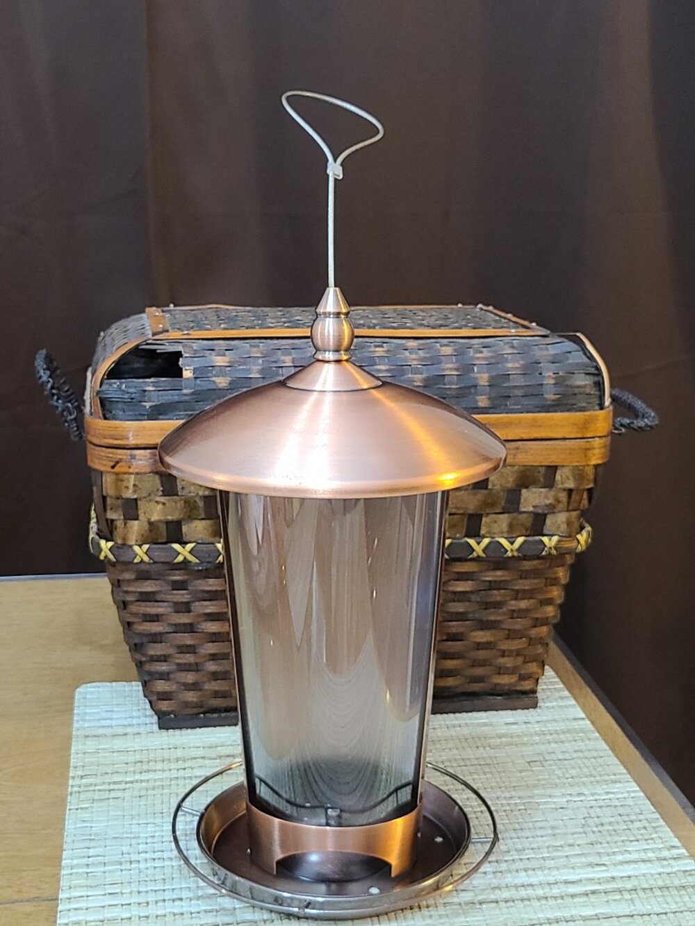 Hanging 2-in-1 Bird Feeder with Twist-Lock Cover
